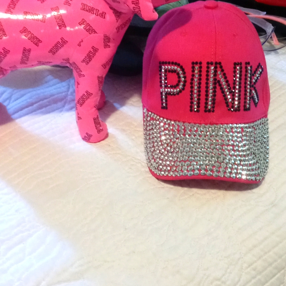 pink hat